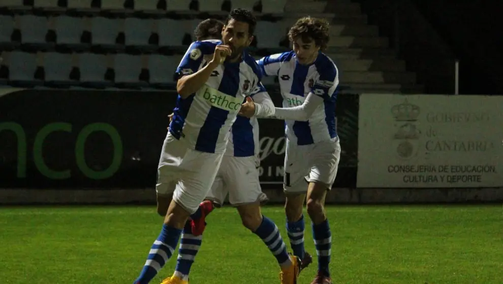 Jugadores celebrando un gol | Foto- RSGimnastica