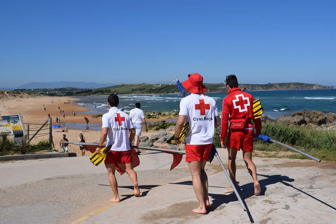 Socorristas en las playas de Pi&eacute;lagos