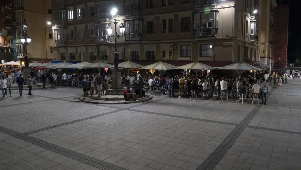 Gente en los bares de Cañadío