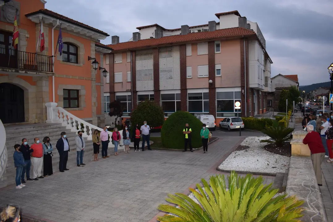 Minuto de silencio por las v&iacute;ctimas de violencia machista