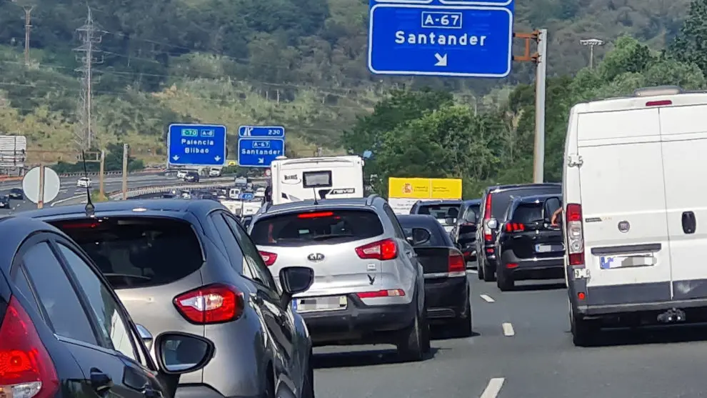 Retenciones en la A8 a la altura de Torrelavega | Foto- 112