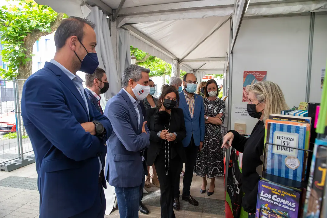 El Vicepresidente Y Consejero, Pablo Zuloaga, Y El Alcalde De Torrelavega, Javier L&oacute;pez Estrada, Asisten A La Inauguraci&oacute;n De La IV Edici&oacute;n De La Feria Del Libro De Torrelavega