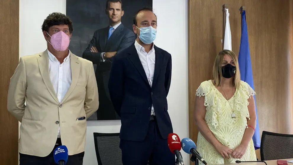 El alcalde de Torrelavega y los concejales de Fondos Europeos y Turismo, Javier López Estrada, Bernardo Bustillo y Cristina García Viñas, respectivamente