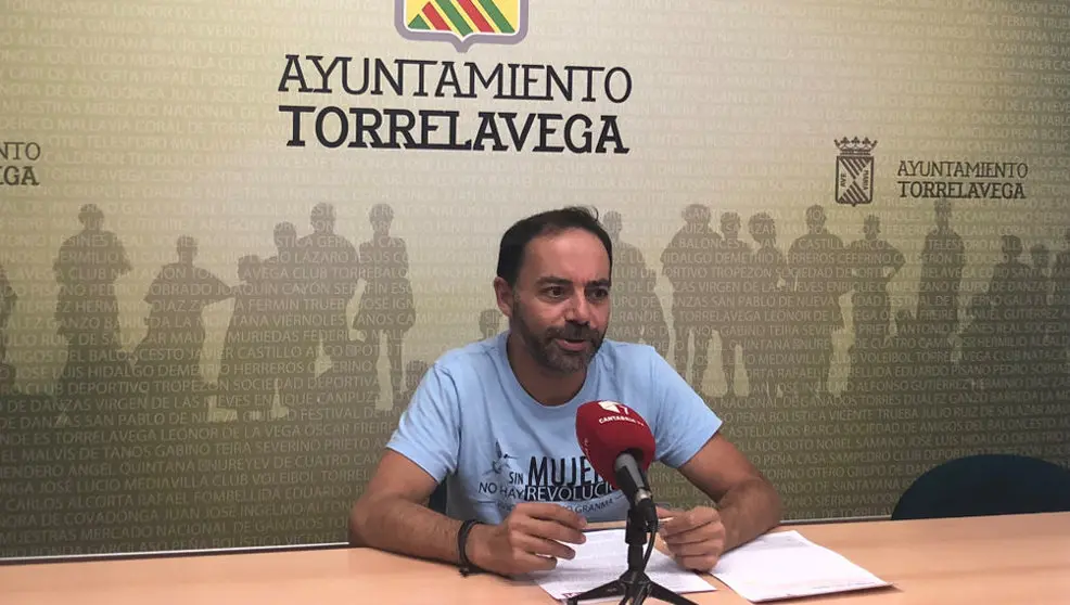 El concejal de ACpT, Iván Martínez, en rueda de prensa