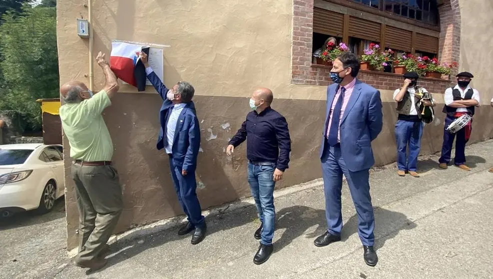 Entrega del premio 'Pueblo de Cantabria 2020' a Pujayo