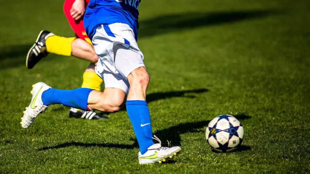 El fútbol tiene dos clubs en cuarentena