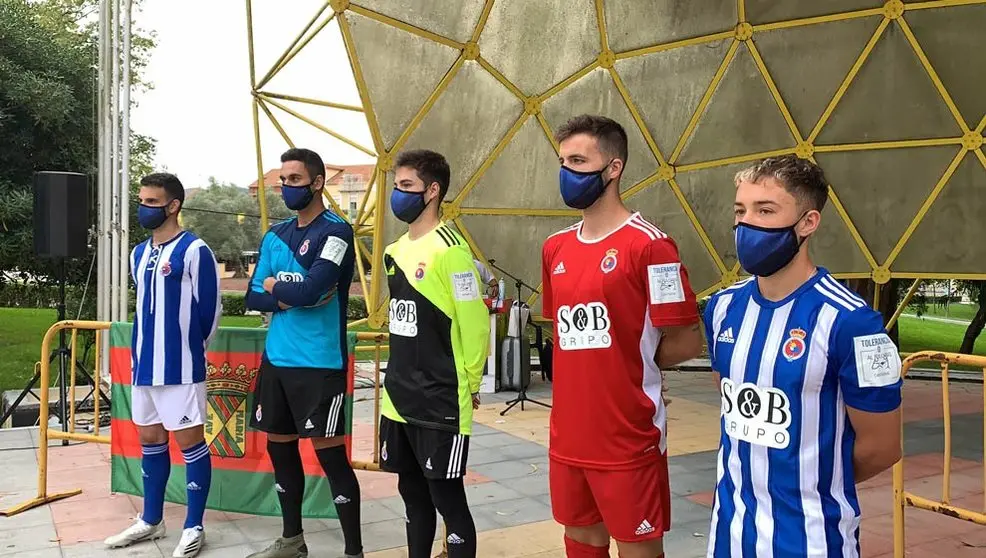 Presentación de las equipaciones de la Gimnástica para esta temporada