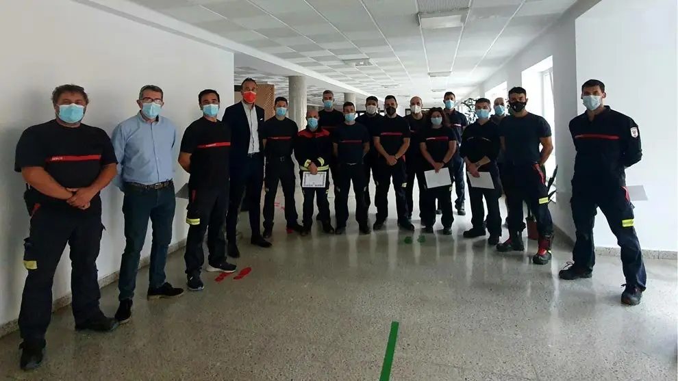 Entrega de diplomas a los bomberos eventuales