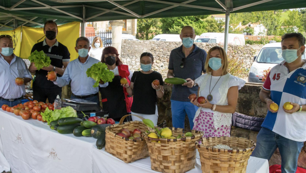 El Presidente De Cantabria, Miguel Ángel Revilla, Y El Consejero De Desarrollo Rural, Ganadería, Pesca, Alimentación Y Medio Ambiente, Guillermo Blanco, Visitan El III Mercado Agrolimentario De Puente Viesgo.