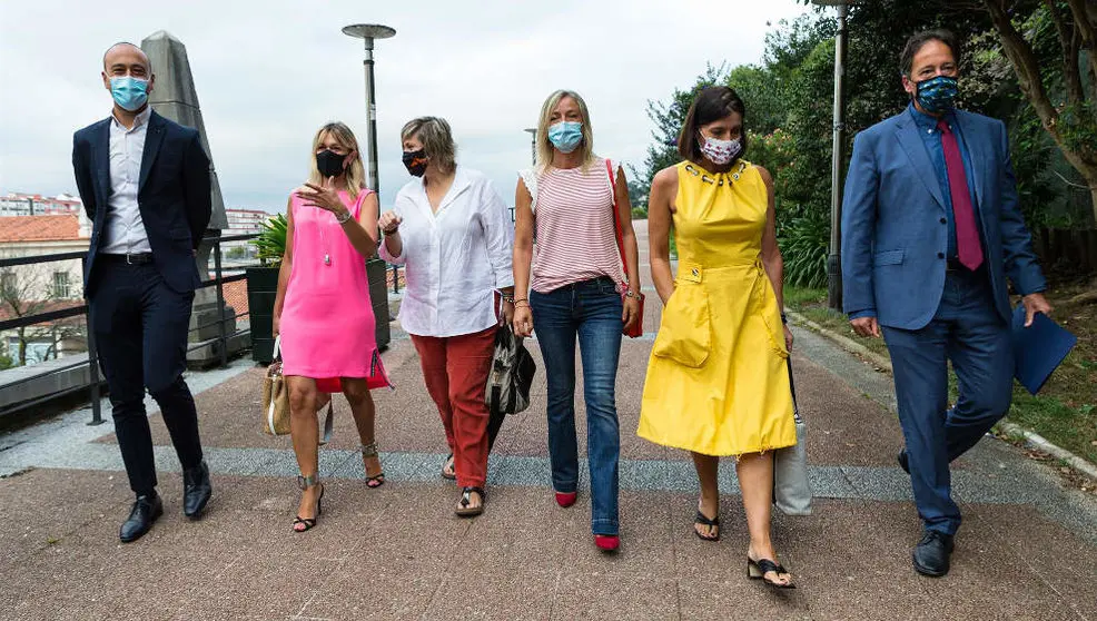 El consejero de Obras Públicas, Ordenación del Territorio y Urbanismo, José Luis Gochicoa, se reúne con los alcaldes de Santander, Torrelavega, Castro Urdiales, Camargo y Piélagos