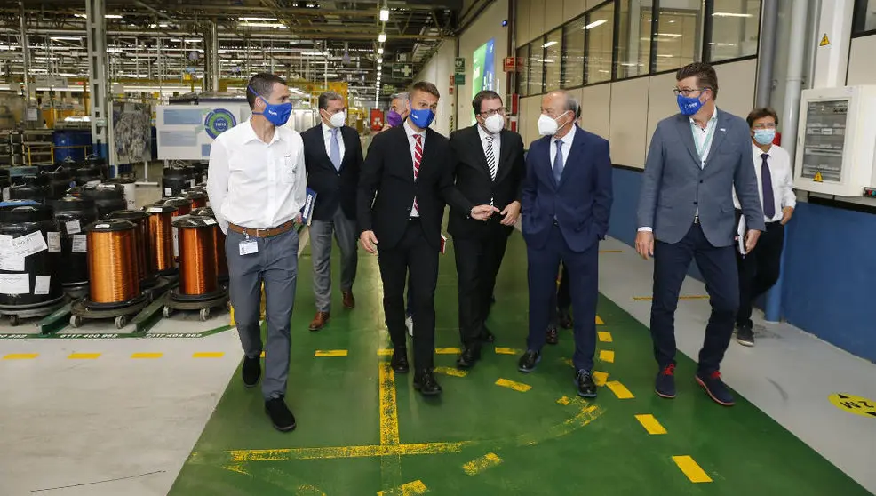 El consejero de Industria, Javier López Marcano, en SEG Automotive