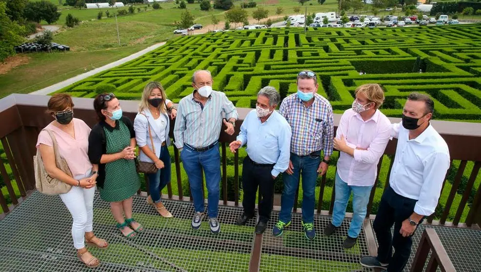 El presidente de Cantabria, Miguel &Aacute;ngel Revilla, visita el Laberinto de Villapresente junto a los consejeros de Industria y Desarrollo Rural, Javier L&oacute;pez Marcano y Guillermo Blanco, respectivamente, y el alcalde de Reoc&iacute;n, Pablo Diestro