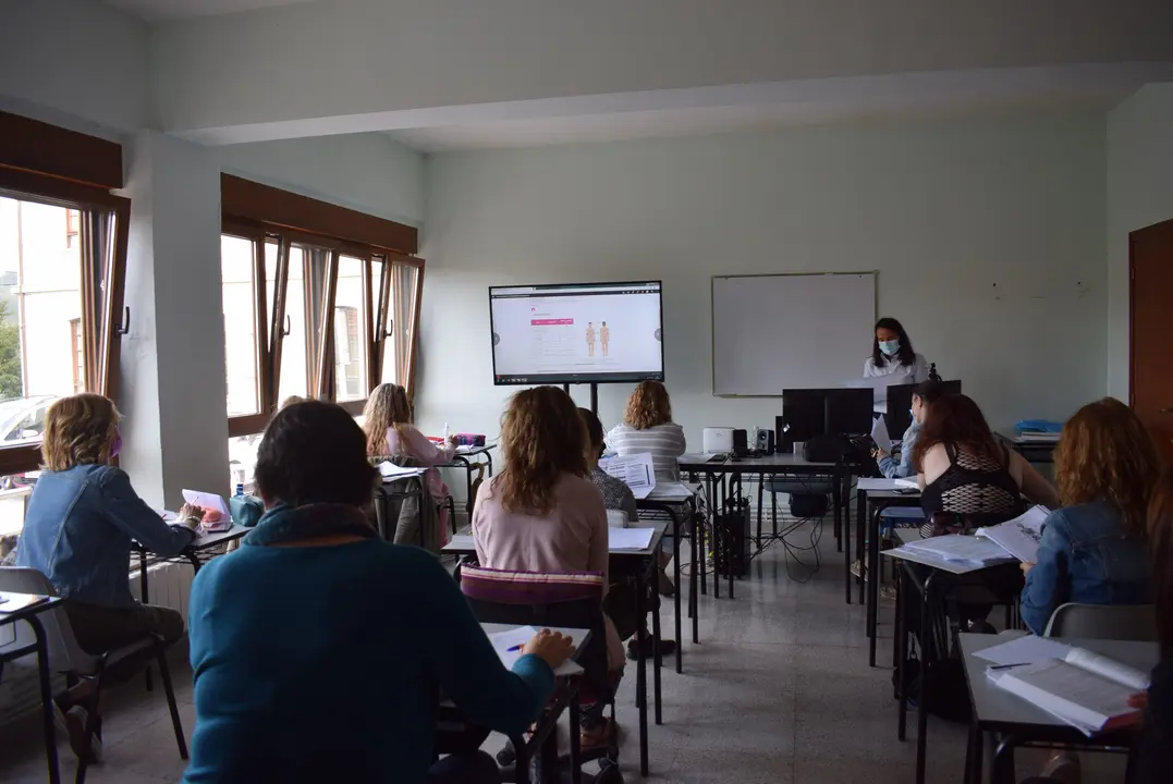 Doce desempleadas se forman en Pi&eacute;lagos para atenci&oacute;n domiciliaria a dependientes