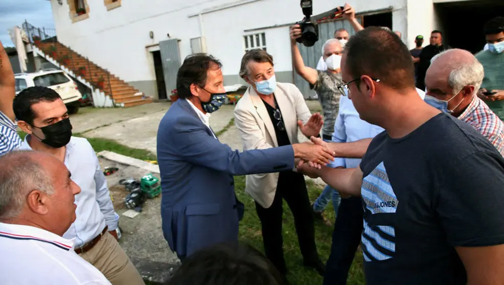 Gochicoa se reúne con vecinos de Serdio para dar a conocer el proyecto del futuro puente