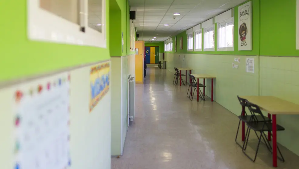 Pasillo de un colegio | Foto de archivo