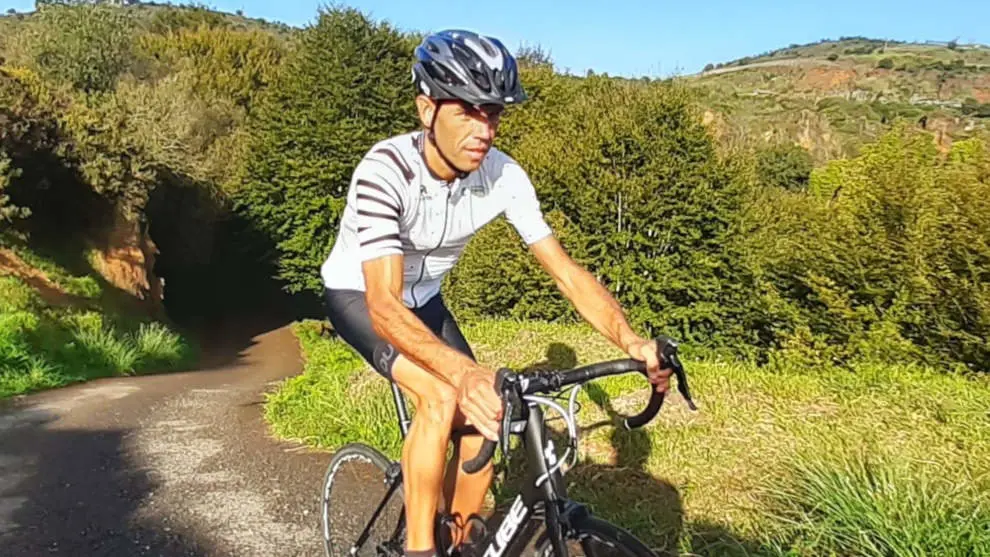 Borja Ortiz a bordo de su bicicleta