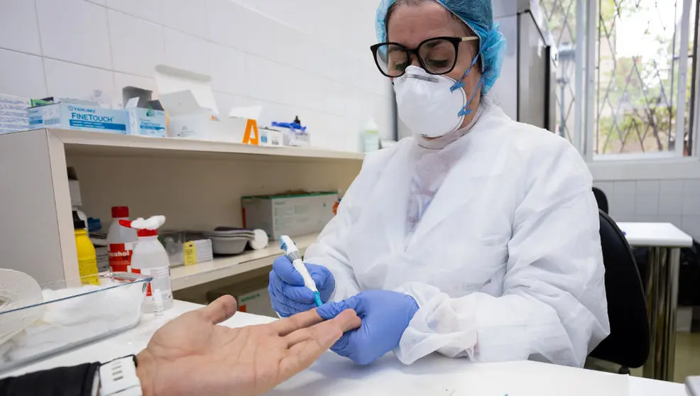 Realización de un test rápido de coronavirus