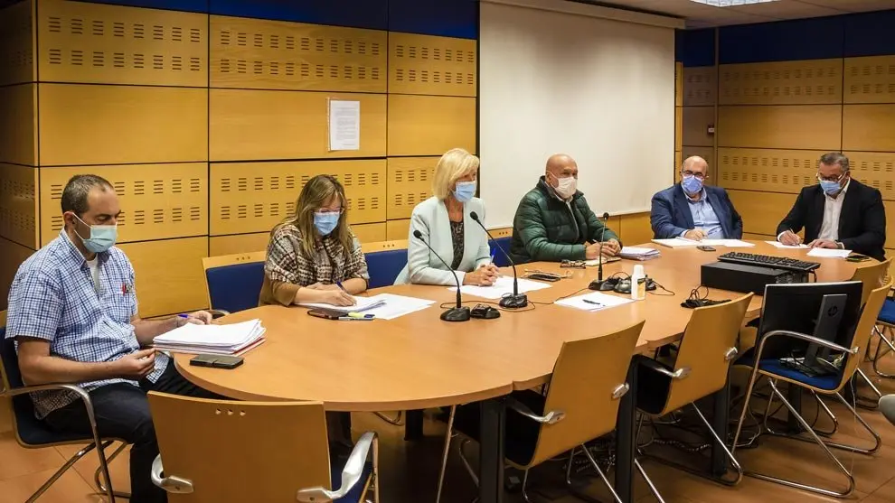 La consejera de Educación y Formación Profesional, Marina Lombó, preside la reunión de la Junta de Personal