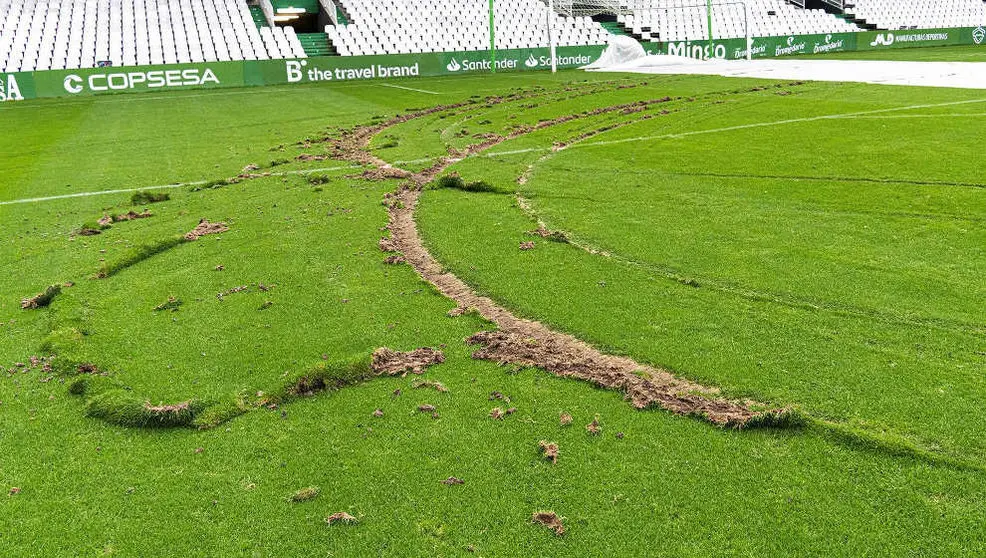 Césped de los Campos de Sport del Sardinero dañado