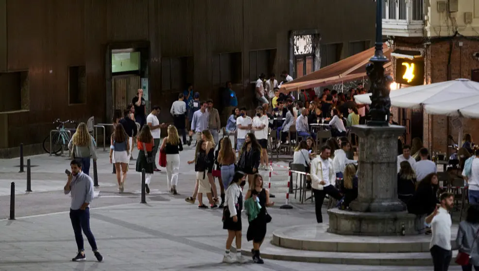 Ambiente en una calle de bares de Santander