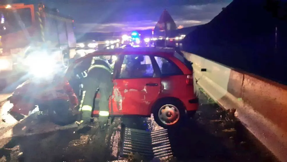 Accidente con un coche que circulaba en sentido contrario en la autovía A-67