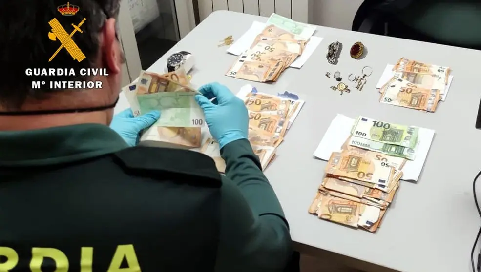 Dinero intervenido en los robos