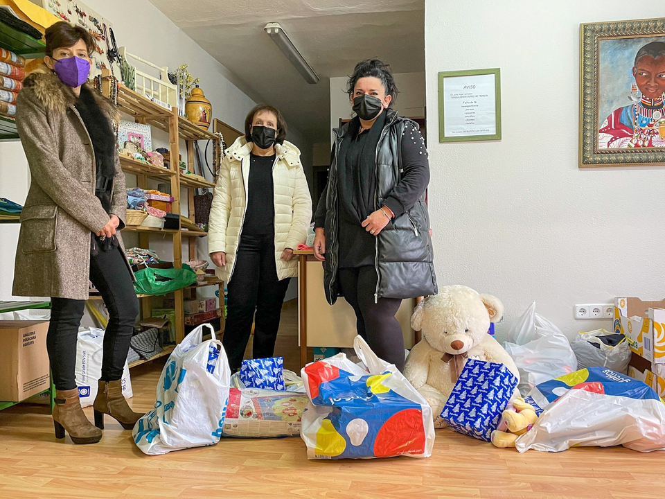Entrega de juguetes a familias necesitadas