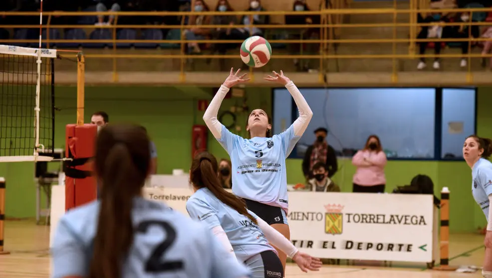 Un momento de un partido del CV Torrelavega