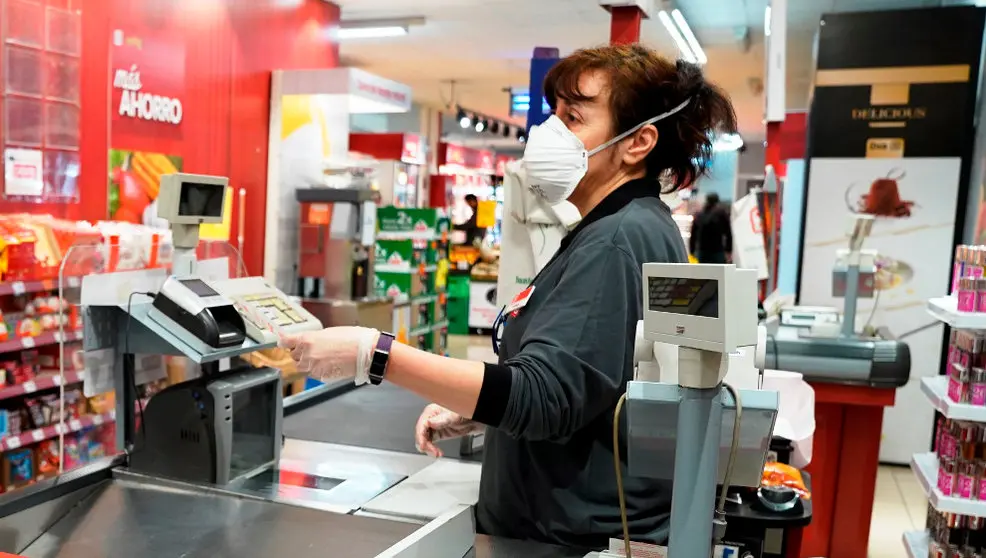 Los trabajadores y trabajadoras de supermercados y tiendas de alimentación