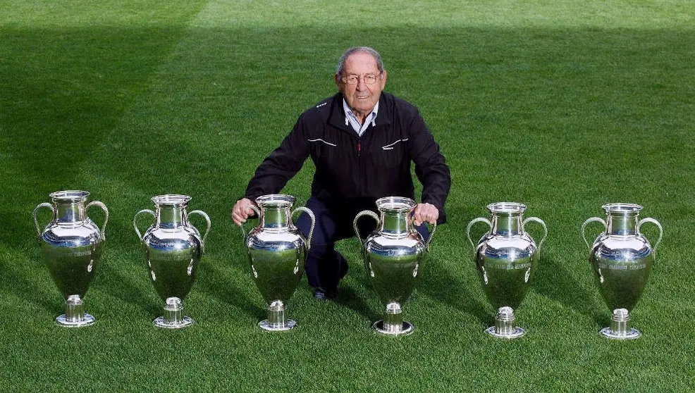 Paco Gento con sus seis Copas de Europa