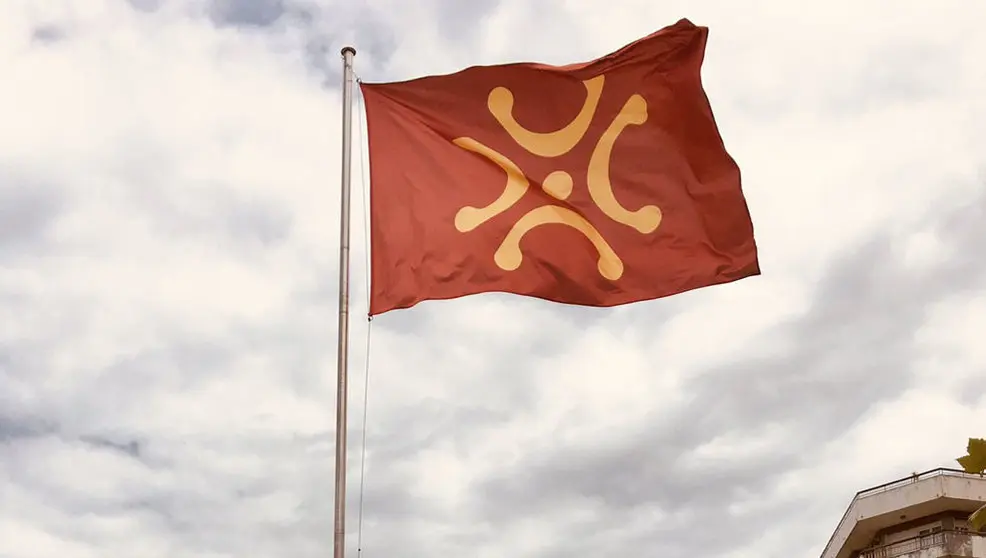 Revilla asegura que el lábaro seguirá ondeando en Cantabria | Foto-@asociacionadic