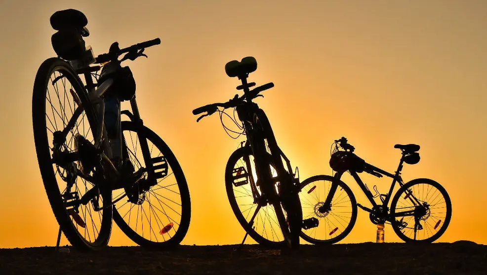 Los miembros de un club de Cantabria podrían completar la distancia del rally Dakar en bicicleta
