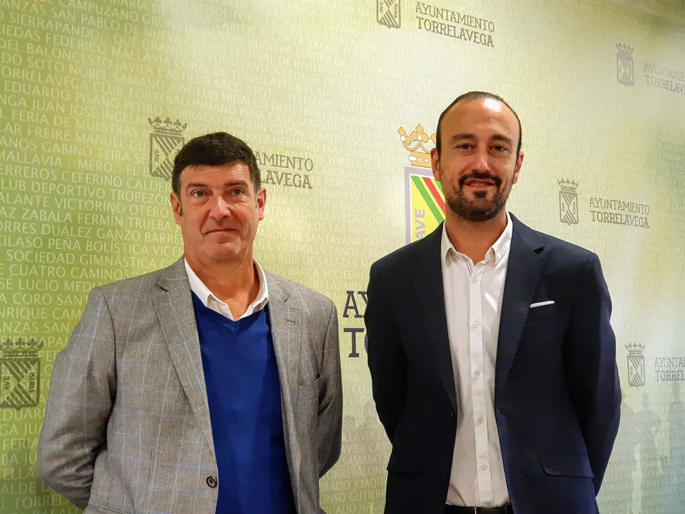 El alcalde, Javier López Estrada; y el concejal de Recursos Humanos, Bernardo Bustillo