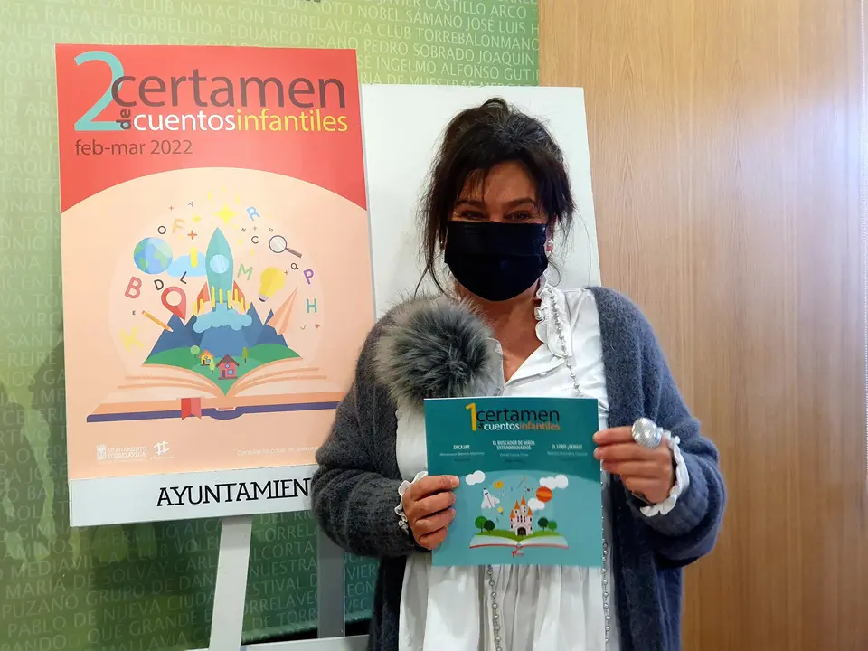 La concejala de Cultura, Esther V&eacute;lez, presenta el II Certamen de Cuentos Infantiles