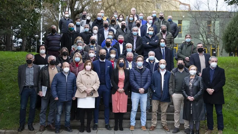 La consejera de Presidencia, Interior, Justicia y Acción Exterior, Paula Fernández, presenta el estudio base de delimitación comarcal de Cantabria a los alcaldes y representantes municipales