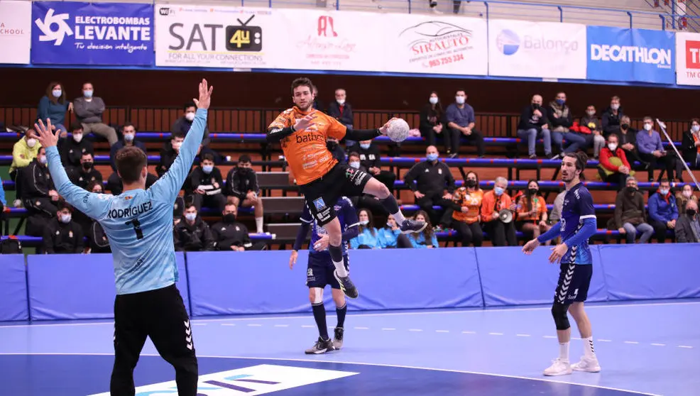 Jaime Alvado Such se prepara para lanzar a portería