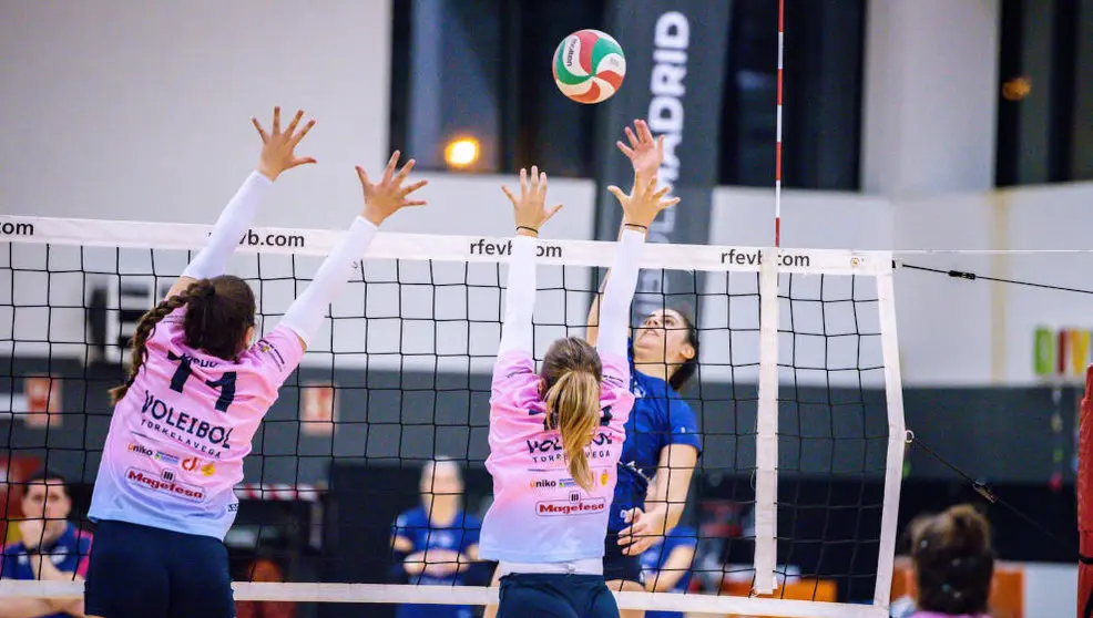 Un instante del encuentro entre el Madrid Chamberí y el CV Torrelavega