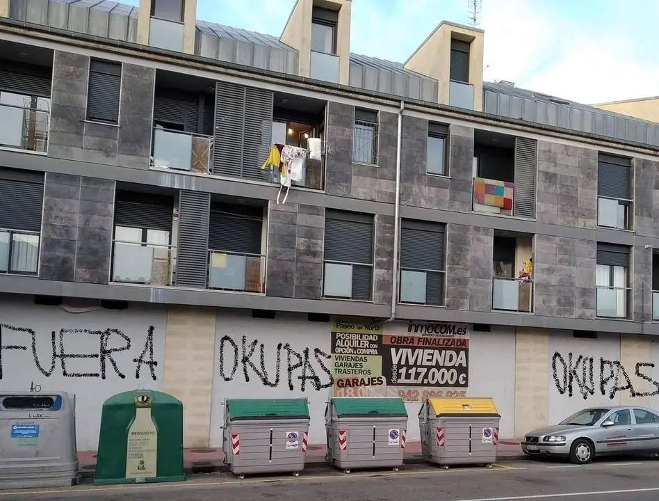 Edificio con okupas en Sierrapando