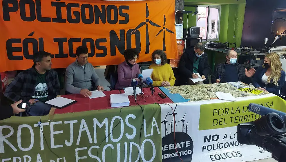 Rueda de prensa de grupos vecinales de los valles del centro:sur de Cantabria y Montaña Palentina sobre polígonos eólicos