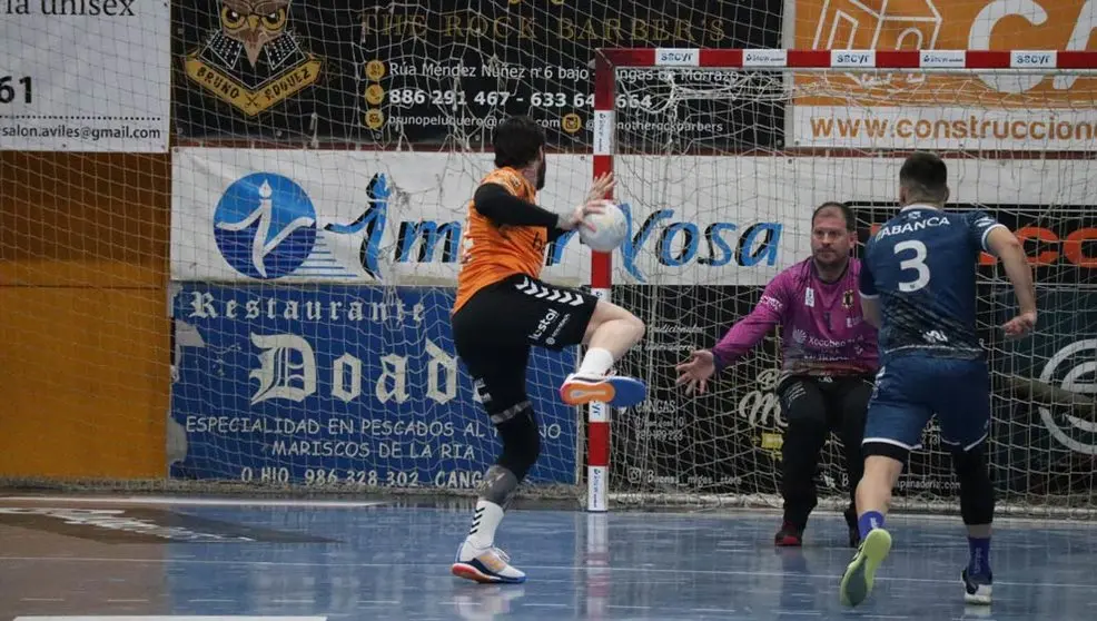 Raul Fonseca lanza un penalti