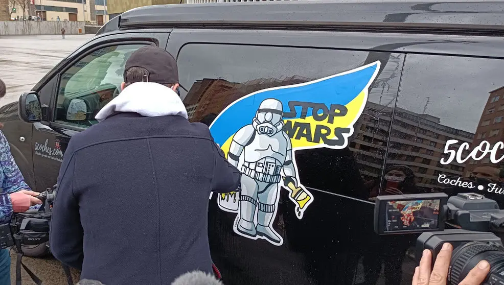 Cuatro ertzainas salen en furgonetas desde Bilbao para recoger a 21 ucranianos en la frontera con Polonia