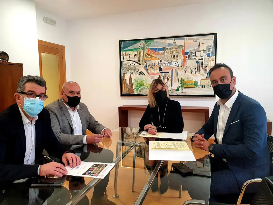 Torrelavega y Pi&eacute;lagos firman el convenio que regula la prestaci&oacute;n del servicio de bomberos