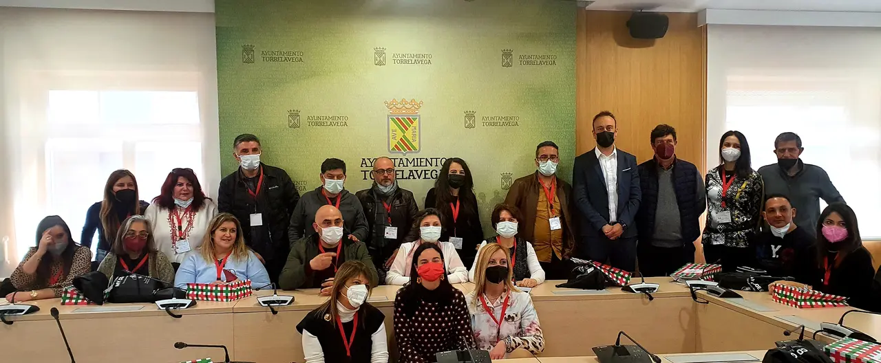 El Ayuntamiento recibe a participantes de un programa Erasmus+ invitados por el colegio La Paz