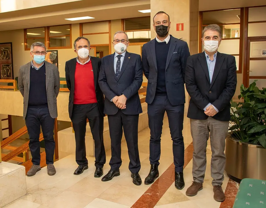 El rector de la Universidad de Cantabria,, &Aacute;ngel Pazos,y el alcalde de Torrelavega, Javier L&oacute;pez Estrada