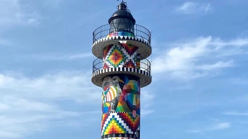 Faro de Ajo pintado por Okuda