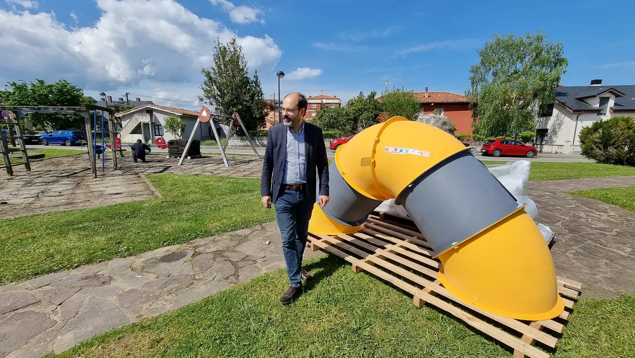 El concejal Jos&eacute; Luis Urraca en el parque Pe&ntilde;alara