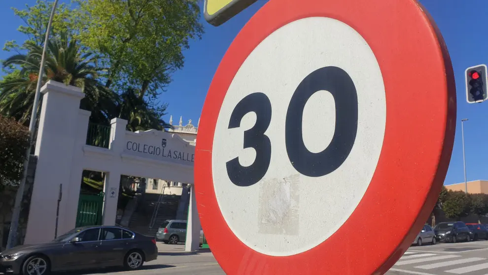 Señal de tráfico de 30 kilómetros por hora
