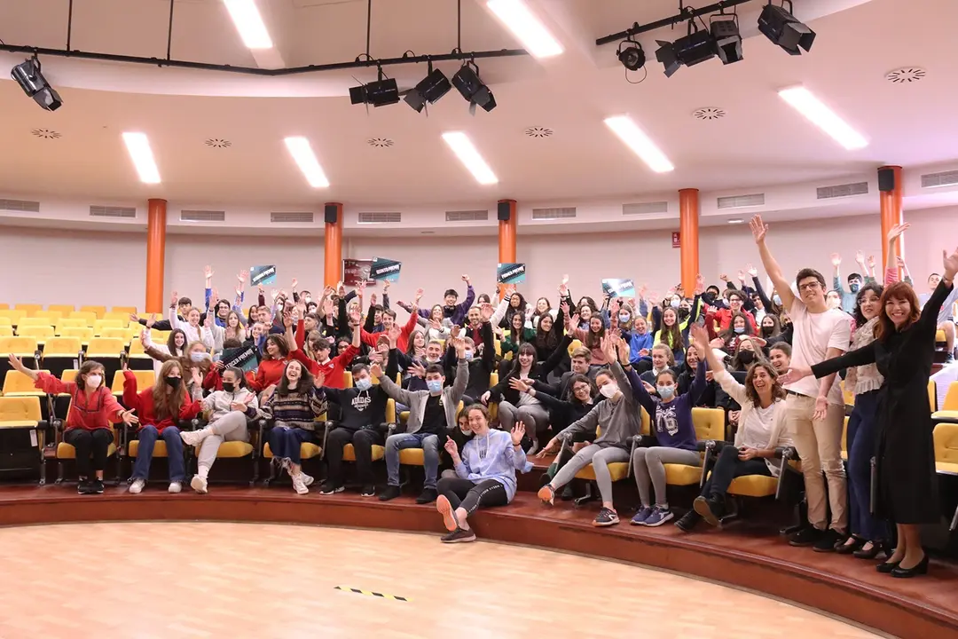 Alumnos e investigadores que han participado en el programa 'Ciencia con arte' de la Universidad de Cantabria