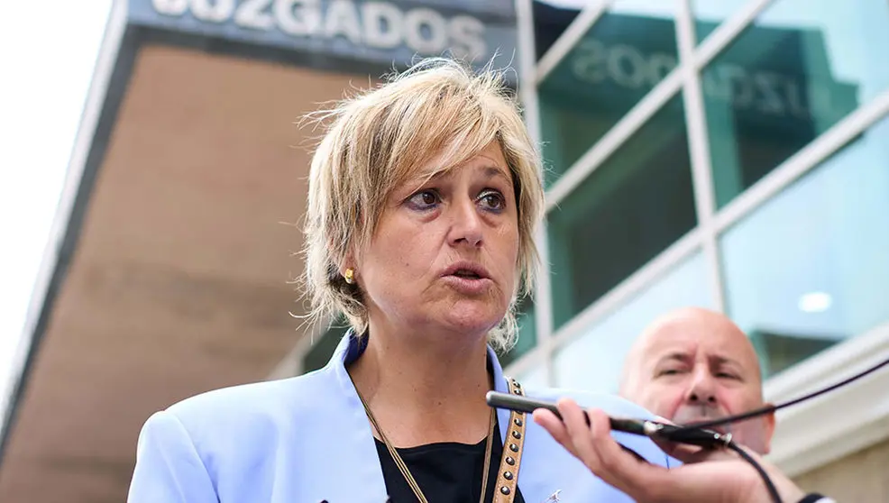 La alcaldesa de Camargo, Esther Bolado, habla con los medios tras declarar en el Juzgado de Instrucción número 4 de Santander