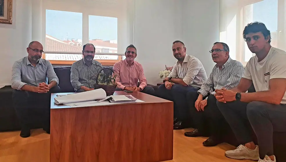 Reunión entre los representates del Ayuntamiento y el vicepresidente y consejero Pablo Zuloaga